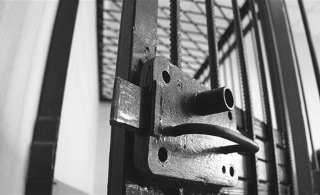 Судитимуть трьох колишніх працівників слідчого ізолятора Херсона: перейшли на бік ворога