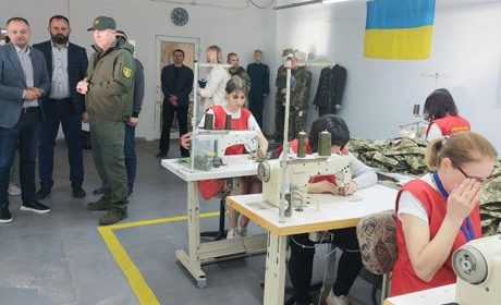 У Смілі працює одна із швейних фабрик "ВИД", що переїхала з Херсону на Черкащину