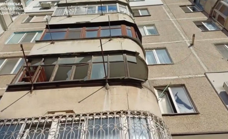 На Херсонщині ворог завдав ударів по будинкам, громадському транспорту та приватним автівкам