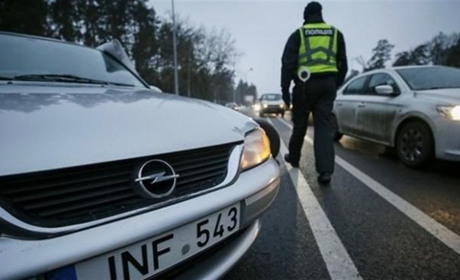 «Євробляхи» уже ніхто не розмитнює, а їздити на них можна ще до 22 травня. Далі їх треба розбирати