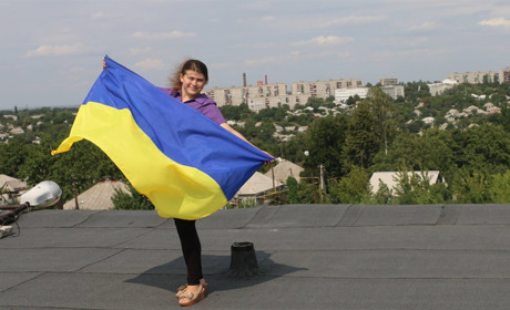 В Попасній підтримали флешмоб #Мій_Прапор_Моя_Гордість: яскраві фото