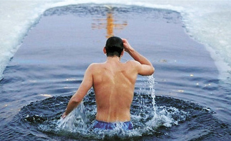 Як жителі Сватівщини занурювалися у хрещенську воду: фотопідбірка із Instagram-стрічки Сватове.City