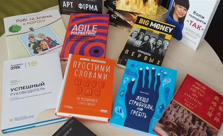 Лозівська Юнацька бібліотека поповнилась книгами: заклад увійшов до списку 100 найкращих в Україні