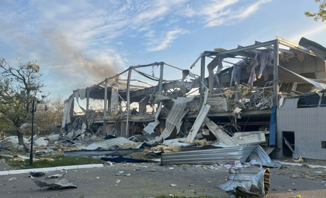 Окупанти завдали удару по Херсону авіабомбами та обстріляли з артилерії: загинула людина, є поранені