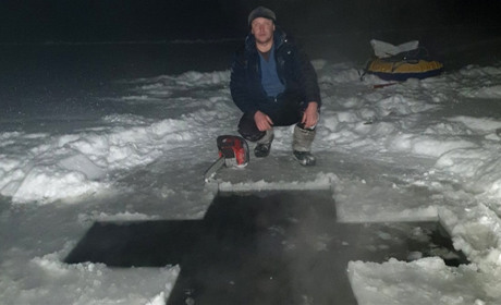 Для желающих искупаться в ледяной воде на Крещение в Попасной сделали прорубь
