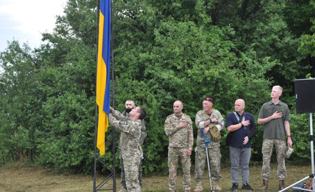 Над Чортковом урочисто підняли Державний Прапор України воїни, які пролили кров за Вітчизну