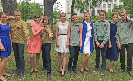 Смуглянка, вальс фронтової медсестри: петропавлівчани відзначили День Перемоги. Фото та відео