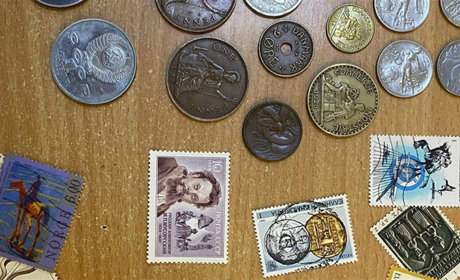 В пункті пропуску «Орлівка» прикордонники виявили приховані старовинні монети і колекційні марки