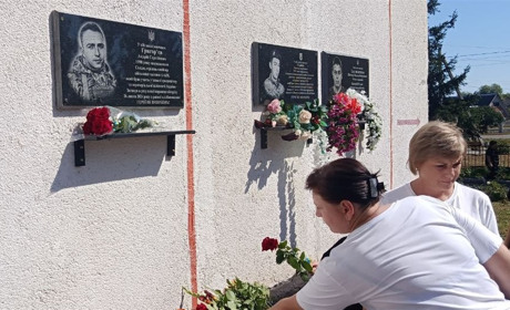 У Сергіївській громаді відкрили меморіальну дошку на честь полеглого захисника Андрія Григор’єва