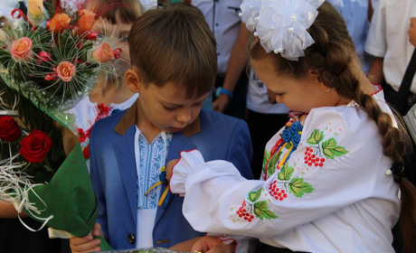 Зібрати на перше вересня малечу, першокласника та одинадцятикласника. Скільки це коштує у Сватовому