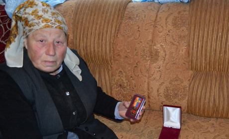 Олесі Микитин із Чортківщини уже – 79! А вона активно волонтерить