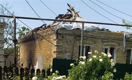 Страх голоду і життя у підвалах: Що відбувається у прифронтових Мар'їнці і Красногорівці