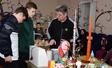 Роботи, ракети і 3D. У Глухові відкрилася виставка дитячих робіт