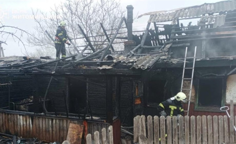 Загинули двоє чоловіків: в будинку на Звягельщині сталася пожежа