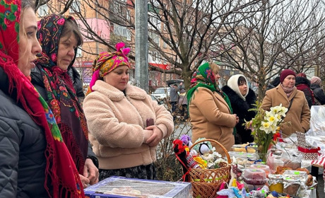 У Старокостянтинові благодійний Великодній ярмарок зібрав понад 28 тисяч гривень на підтримку ЗСУ