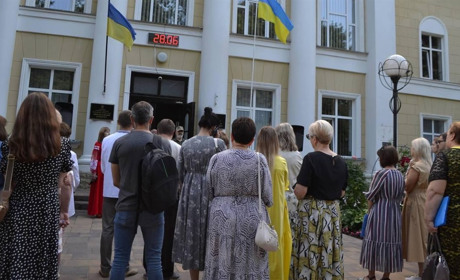 У Глухові на честь Дня Конституції відбулась церемонія підняття Державного Прапора