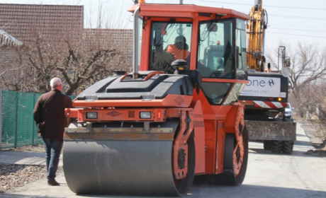 На центральных улицах ведут укладку асфальта