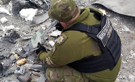 У Чернігові вибухотехніки працюють на місці падіння уламків БЛА