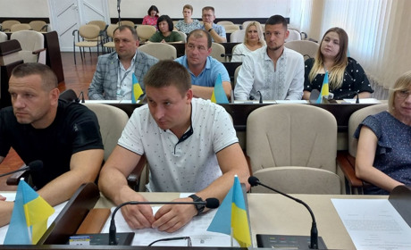 На позачерговій сесії депутати вирішували питання безпеки дітей у навчальних закладах Нетішина
