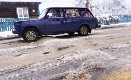 Чому «лежачі поліцейські» взимку у Володимирці щороку стають проблемою і збитками для водіїв?