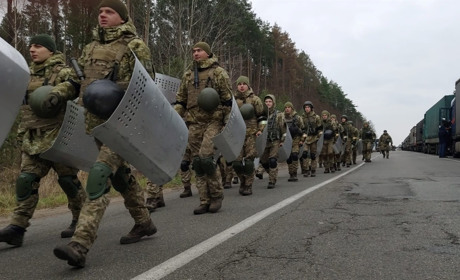 Прикордонники тренуються захищати кордон України в Чернігівській області. Фоторепортаж