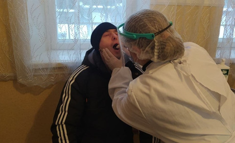 Черги біля кабінетів, де роблять ПЛР-тести та понад 500 нових випадків інфікованих за два тижні