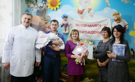 У місті вітали першу новонароджену покровчанку 2019 року