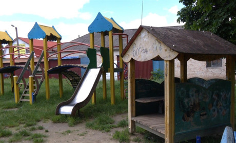 У Городку оновлюватимуть дитячі майданчики, лавки та зупинки: що планують зробити