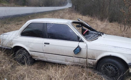 Неподалік Сміли сталася аварія: автомобіль злетів у кювет