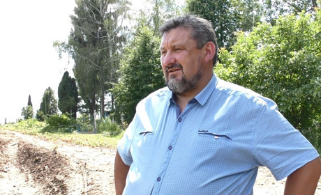 У селі Балки на кладовищі проводять масштабне прибирання території після пожежі 