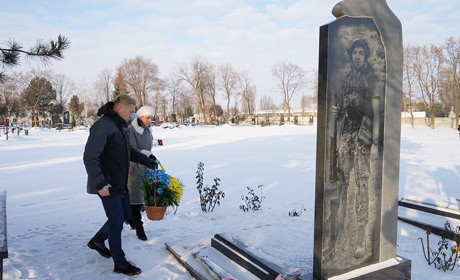 У Покровську віддали данину пам'яті захисникам Донецького летовища