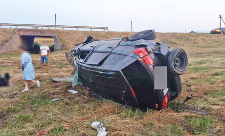 Злетів у кювет: у ДТП травмувалася сім'я з Вараша