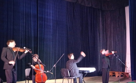 З музичним стендапом знайомили долинчан квартет родини Шутко