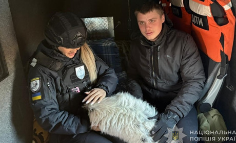 Під прицілом авіабомб і дронів: «Білі янголи» Сумщини евакуювали хлопця разом із його улюбленцями