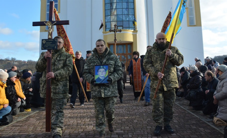 Довгою виявилась остання дорога додому загиблого воїна, чортків'янина, Ткачука Тараса