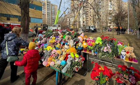 В Одесі рятувальники завершили пошукові роботи загиблих внаслідок дронової атаки росіян (ФОТО)