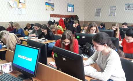 У Сватовому писали радіодиктант не тільки школярі та вчителі