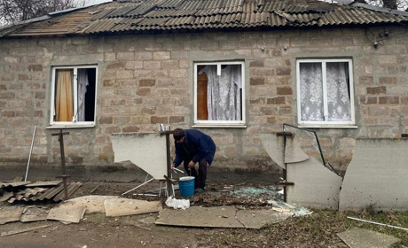 Російські окупанти за день знищили 22 будинки у Комарі — огляд новин Волноваського району