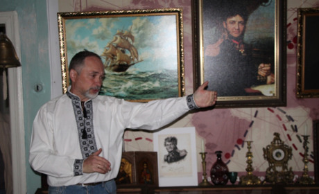 У Ніжині презентовано виставку "Мандрівник козацького роду"