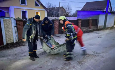 У Фастові з палаючого будинку врятували 77-річного чоловіка