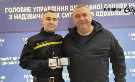 Президент України відзначив медаллю «Захиснику Вітчизни» рятувальника з Біляївки Михайла Кенгельяна