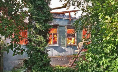 Волфино під обстрілами: три оселі пошкоджені, один будинок згорів