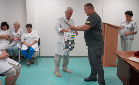 Медиків Городоцької лікарні привітав Анатолій Катеренчук. Хто отримав відзнаки голови адміністрації