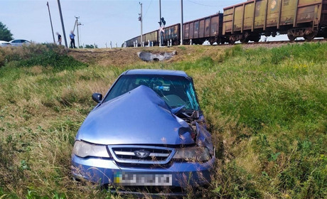 Столкнулись «Daewoo» и грузовой поезд