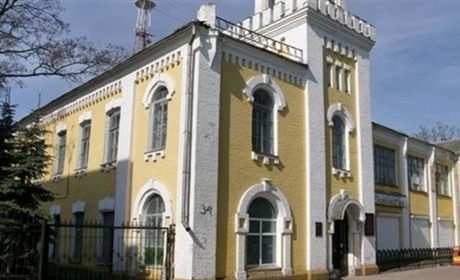 Найбільш зруйнована з нині діючих Спілка художників Чернігова шукає гроші на відновлення будівлі