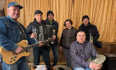 Ансамбль «Гараж»: як музиканти з Грушівки підкорили соцмережі