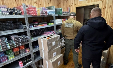 На Київщині викрили підпільне виробництво рідин для електронних сигарет на понад 10 мільйонів