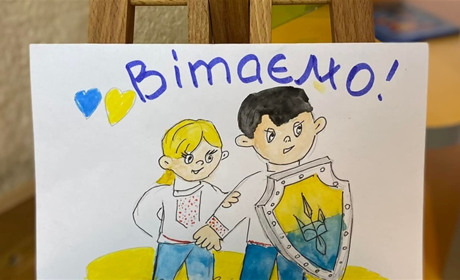 У Дніпрі провели художній майстер-клас для дітей-переселенців. Долучилася торецька школа