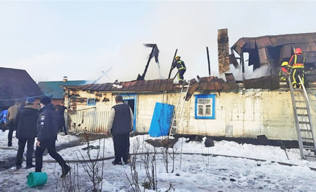 У Старій Рафалівці рятували від вогню житловий будинок