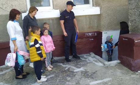 Кременецькі рятувальники проводять уроки безпеки у дитячих садочках